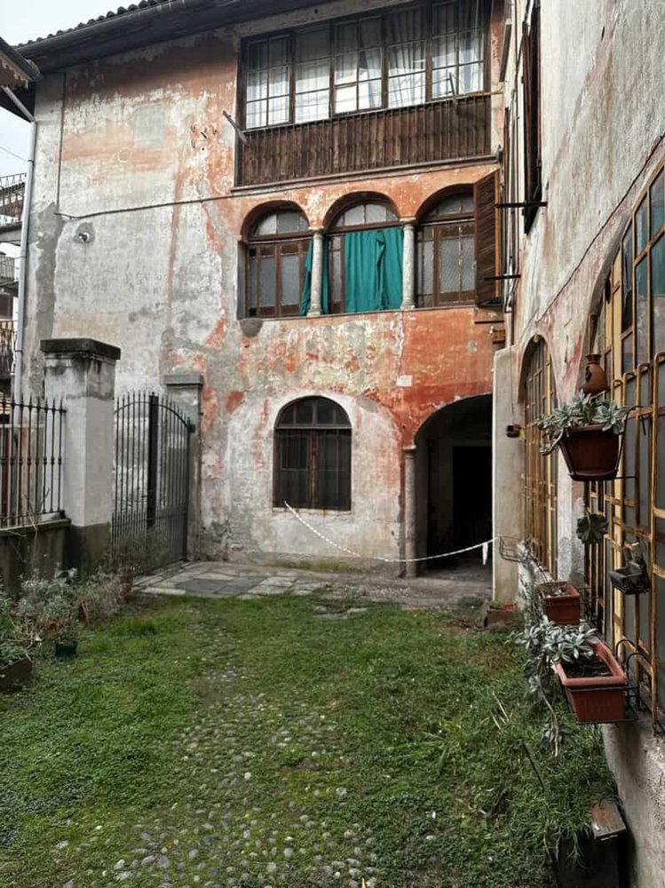 14 chambres Maison à Borgosesia, Italy No. 323363