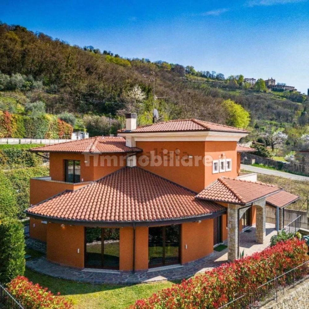 6 bedrooms Villa in Coccaglio, Italy No. 264557