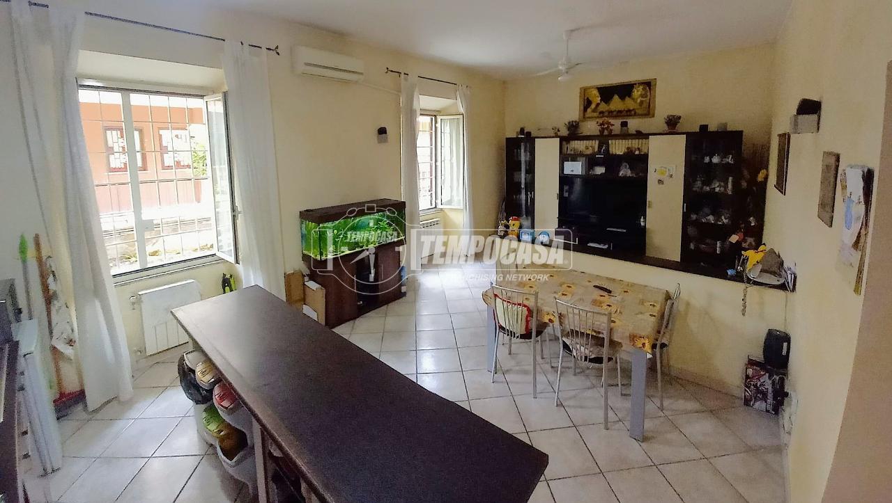 3 rooms Apartment in Rome, Italy No. 3085