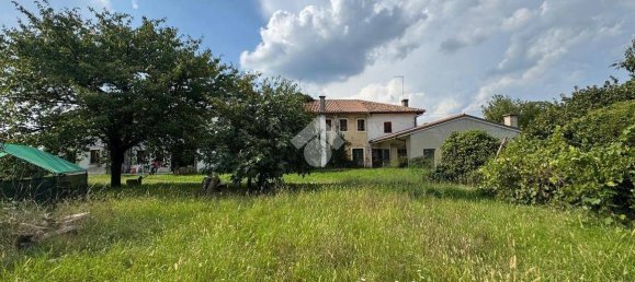 3 bedrooms House in Giavera del Montello, Italy No. 378364 8