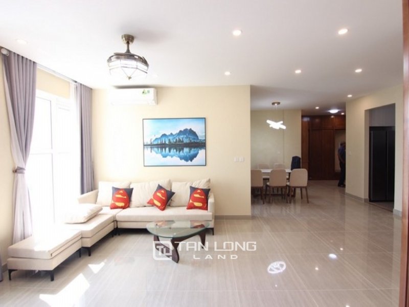 Apartamento de 3 dormitorios en Tay Ho, Vietnam No. 977