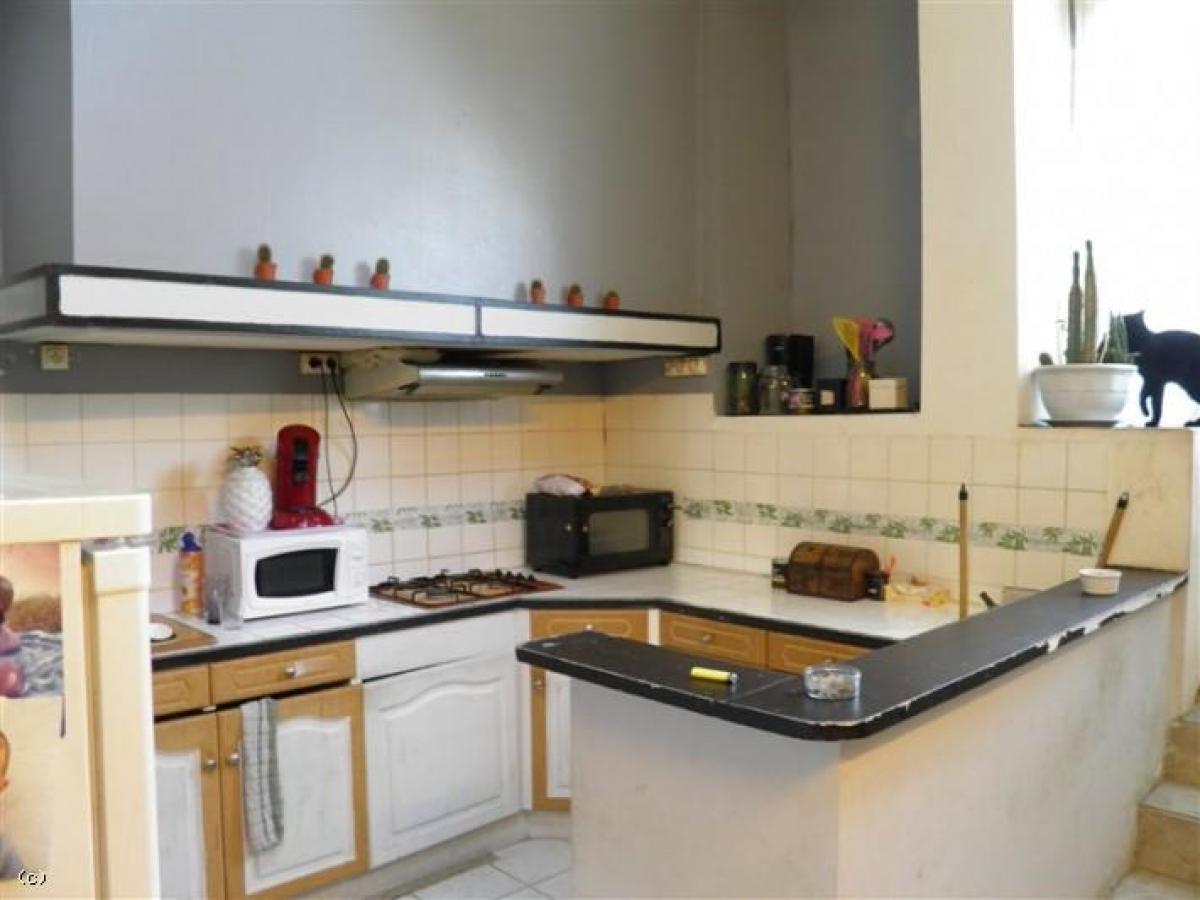 7 Schlafzimmer Wohnung in Ruffec, France, Nr. 23360