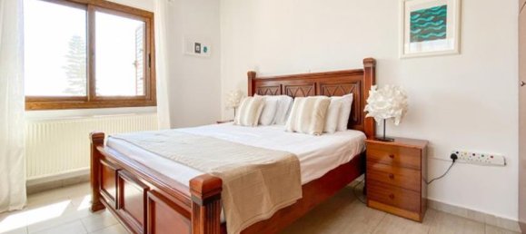 4 Schlafzimmer Villa in Agios Georgios, Cyprus, Nr. 10509 15