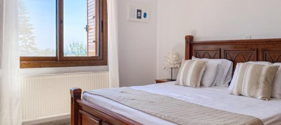 4 Schlafzimmer Villa in Agios Georgios, Cyprus, Nr. 10509 13