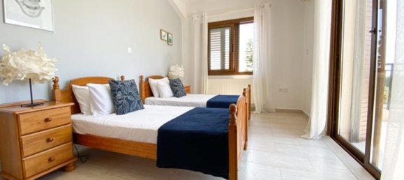 4 Schlafzimmer Villa in Agios Georgios, Cyprus, Nr. 10509 12