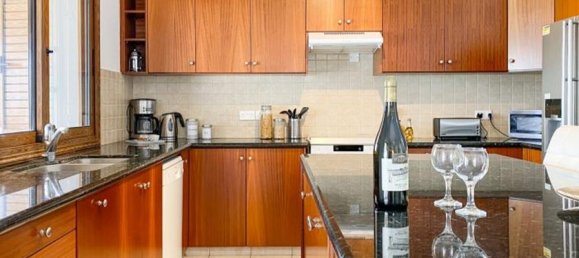 4 bedrooms Villa in Agios Georgios, Cyprus No. 10509 16