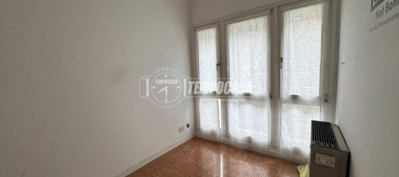 3 bedrooms Apartment in Mirandola, Italy No. 192340 4