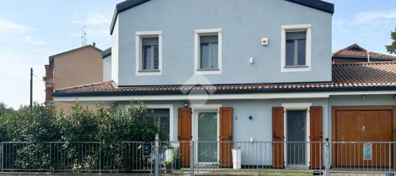 3 bedrooms Villa in Molinella, Italy No. 329386 2
