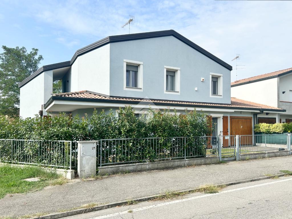 3 bedrooms Villa in Molinella, Italy No. 329386