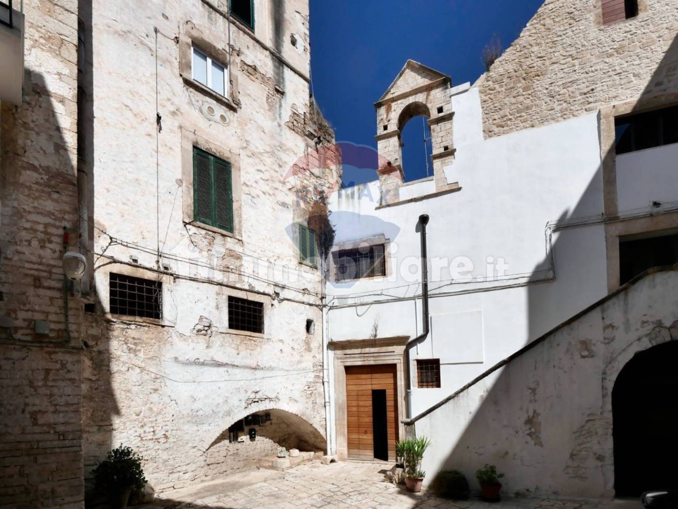 1-Zimmer Gewerbliche Immobilie in Bitonto, Italy, Nr. 285732