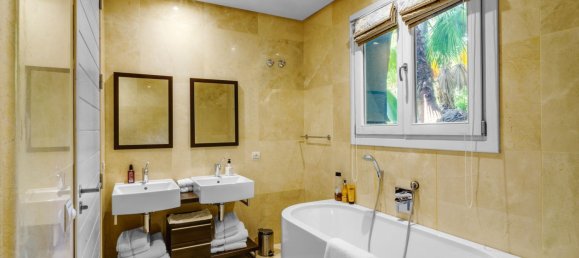 5 Schlafzimmer Villa in El Madronal, Spain, Nr. 19572 24