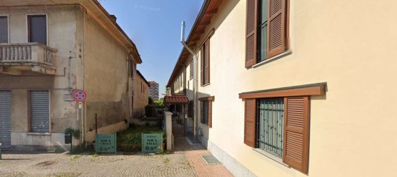 47m² Garage in Turin, Italy No. 9101 2