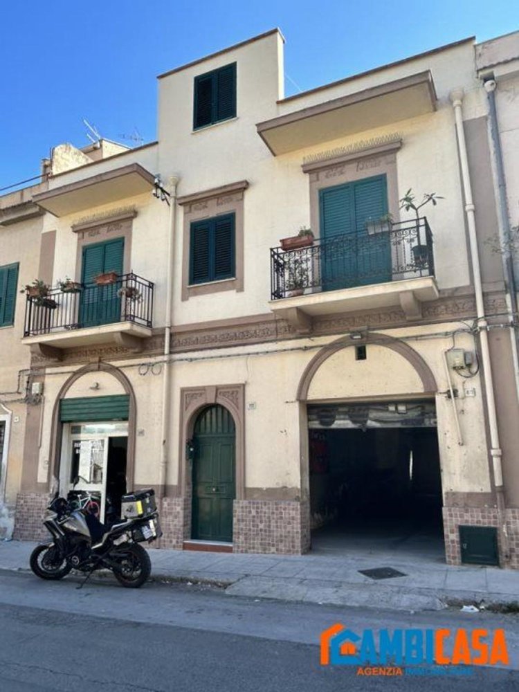 Gewerbliche Immobilie in Palermo, Italy 75m², Nr. 275374