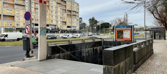 31m² Commercial property in Lisbon, Portugal No. 69655 9