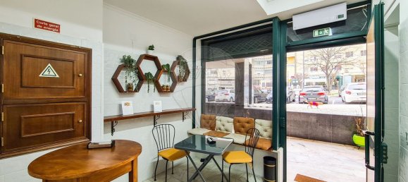 31m² Commercial property in Lisbon, Portugal No. 69655 6