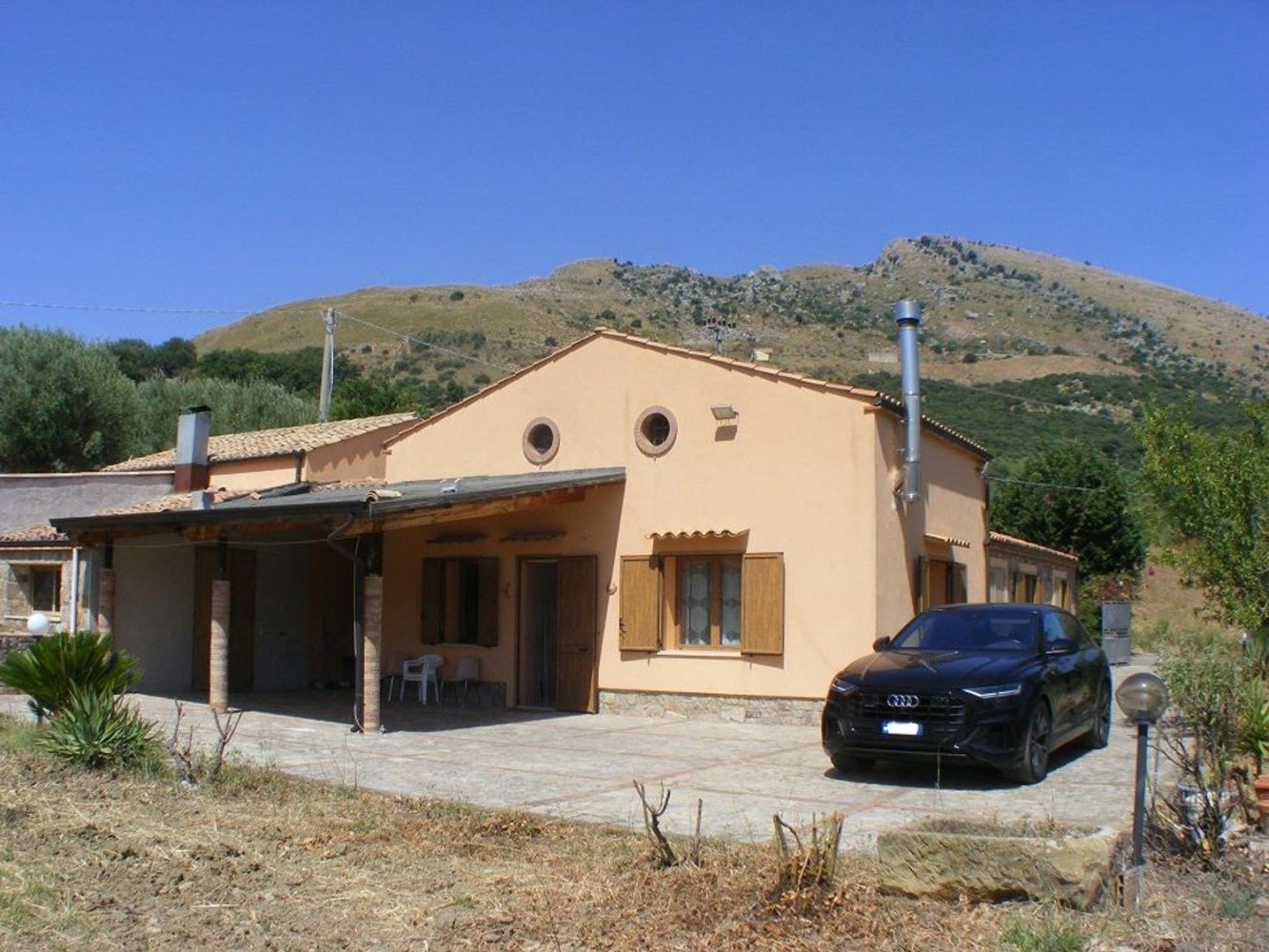 8-salle Villa à Caltavuturo, Italy No. 81105