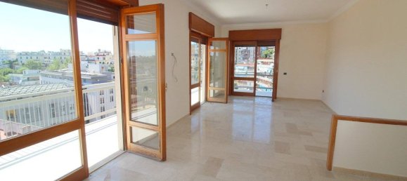 3 bedrooms Apartment in Naples, Italy No. 296304 3