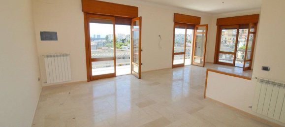 3 bedrooms Apartment in Naples, Italy No. 296304 2