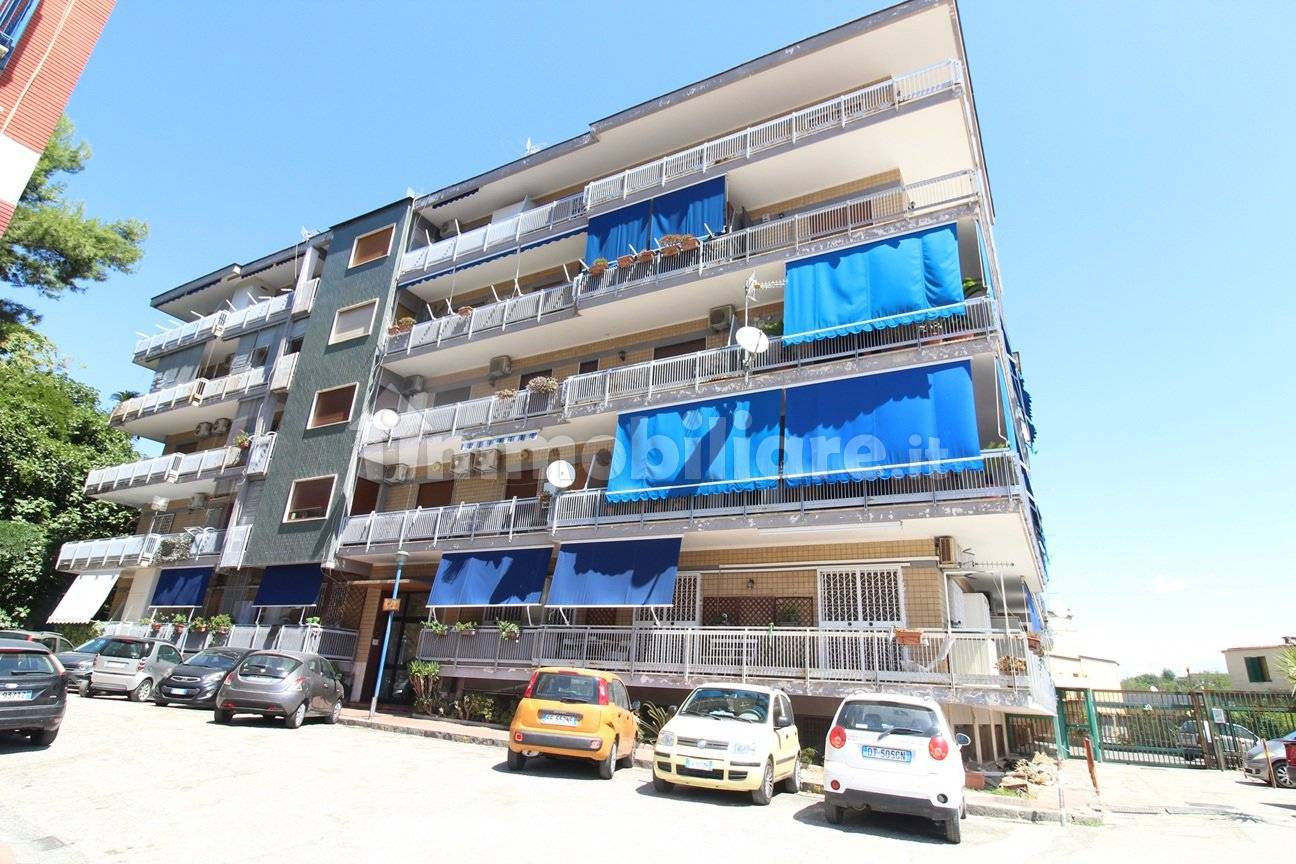 3 bedrooms Apartment in Naples, Italy No. 296304