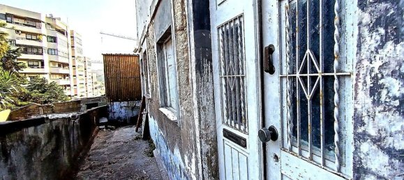 4 bedrooms House in Porto, Portugal No. 182416 3