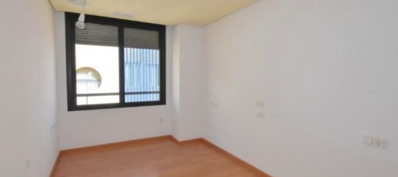 Apartamento de 3 dormitorios en Torrevieja, Spain No. 187994 11