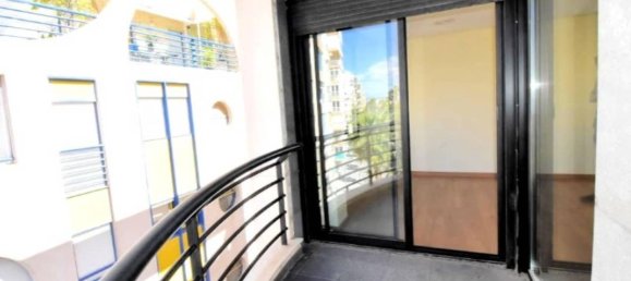 Apartamento de 3 dormitorios en Torrevieja, Spain No. 187994 2