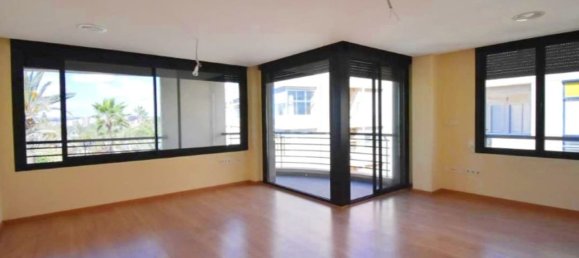 Apartamento de 3 dormitorios en Torrevieja, Spain No. 187994 5