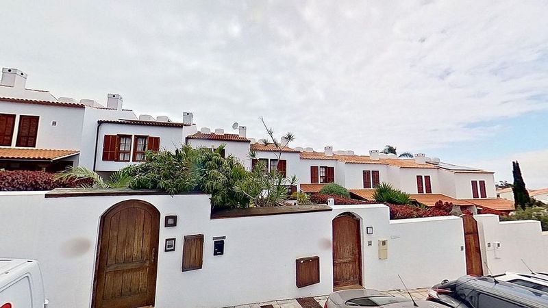 3 غرف نوم تاون هاوس في Santa Ursula, Spain رقم 243910