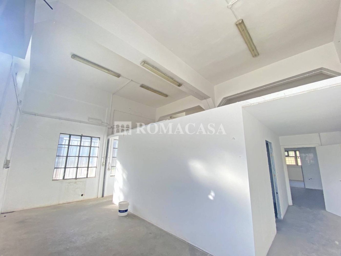 Propriété commerciale à Rome, Italy 135m² No. 78783