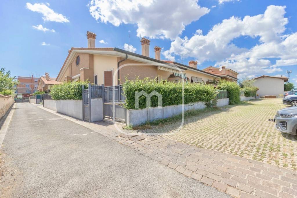 5 bedrooms Villa in Rome, Italy No. 351843