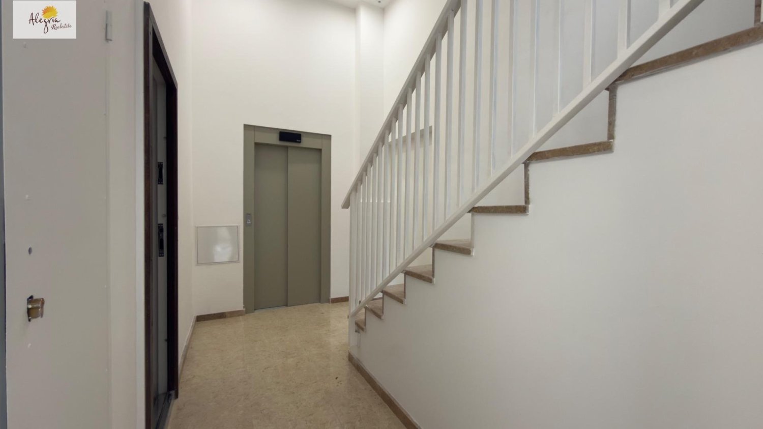 8 dormitorios propiedad comercial en venta en Alicante, Comunidad Valenciana, Spain № 365007