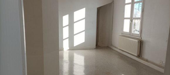 Здание в Левру, Франция № 228713 7