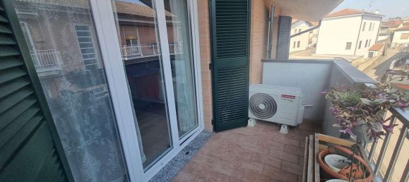 3غرفة شقة في Limbiate, Italy رقم 151602 20