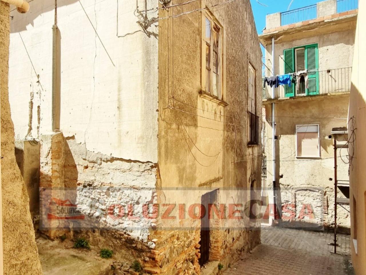 7 rooms House in Messina, Italy No. 74090