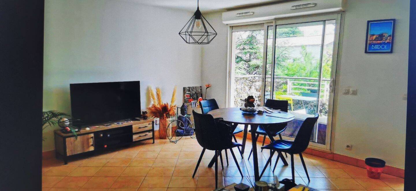 Apartamento de 2 dormitorios en Marseille, France No. 334285
