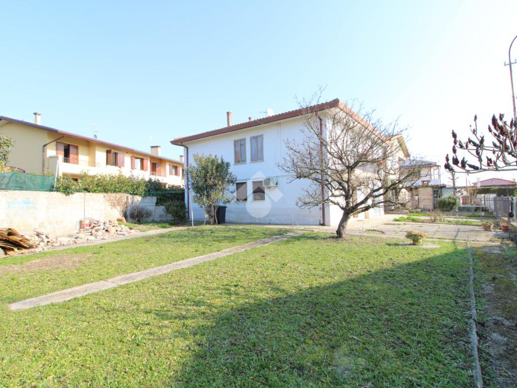 3 bedrooms House in Pernumia, Italy No. 59413