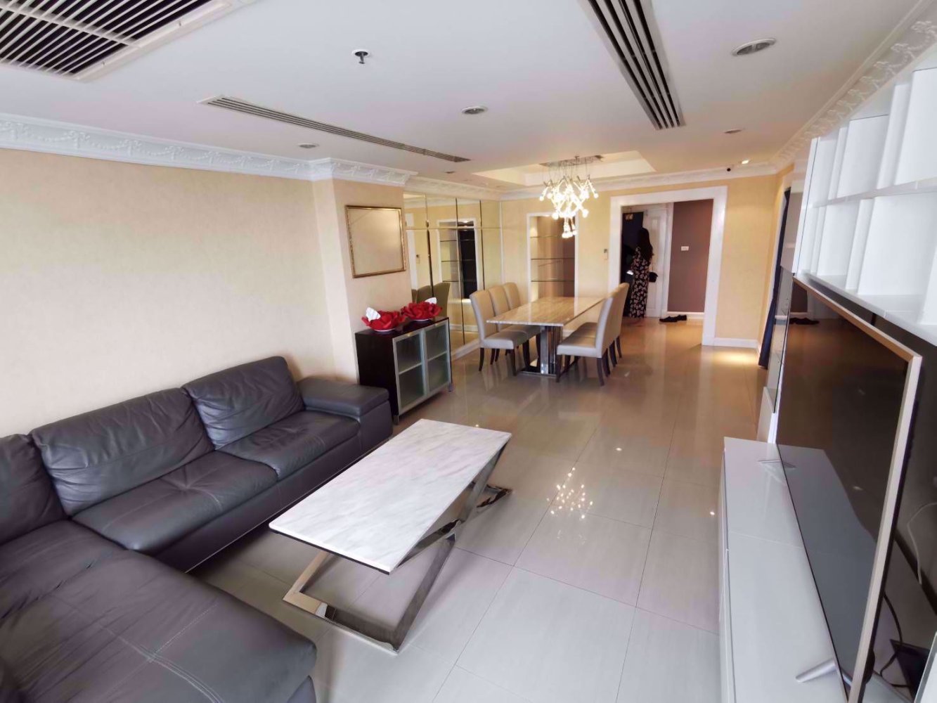 3 bedrooms Condo in Khlong Toei, Thailand No. 10367