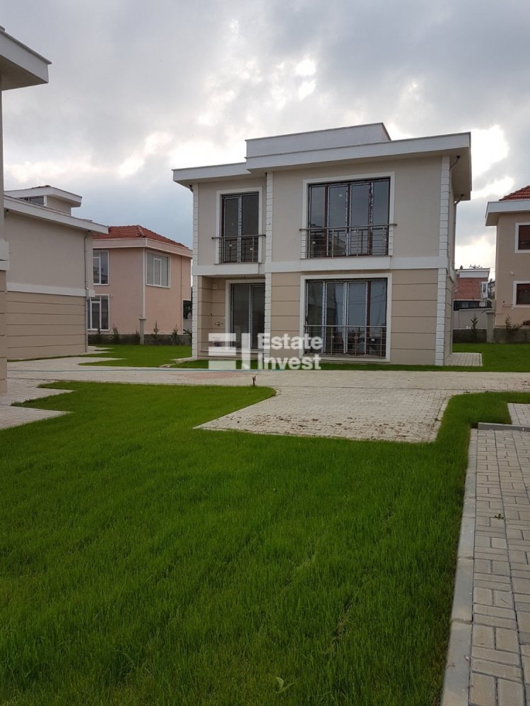 Villa 3+2 in Istanbul, Turkey No. 25378