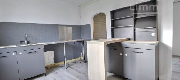 Casa de 3 dormitorios en Bourges, France No. 53686 4