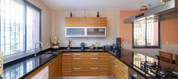 4 bedrooms House in Jun, Spain No. 94779 5