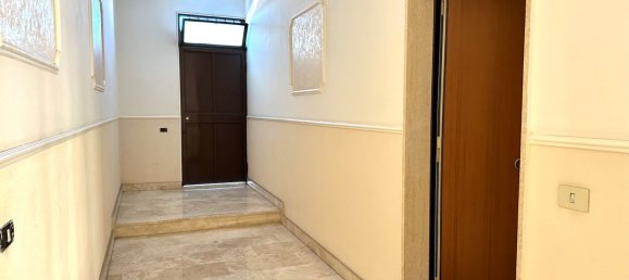 Квартира с 4 комнатами в Рим, Италия № 46717 2