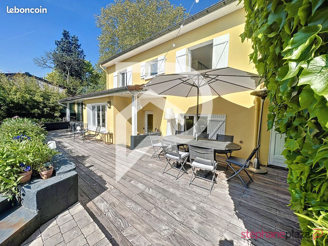 3 bedrooms House in Nanterre, France No. 115512