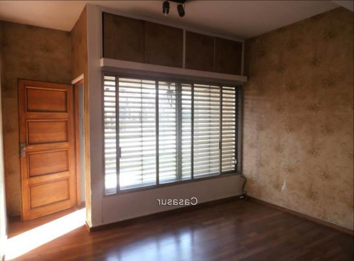 2 bedrooms House in Montevideo, Uruguay No. 7410