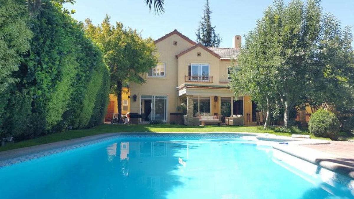 Дом с 4 спальнями в Сантьяго, Чили № 3491