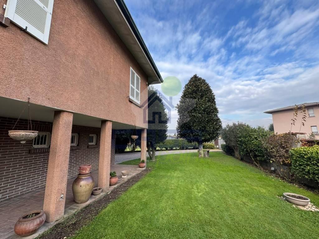 Villa de 4 divisões em Leno, Italy N.º 134578