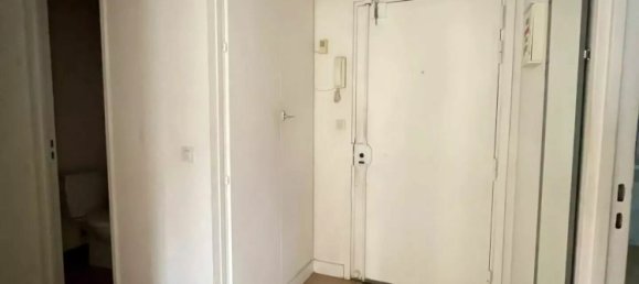 Studio à Courbevoie, France No. 351852 7