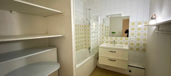 Studio à Courbevoie, France No. 351852 6