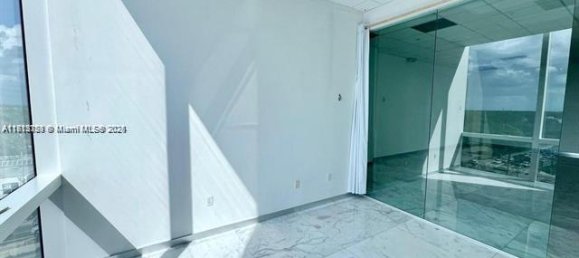 terreno en venta en Miami, Miami-Dade, Florida, USA № 614692 10