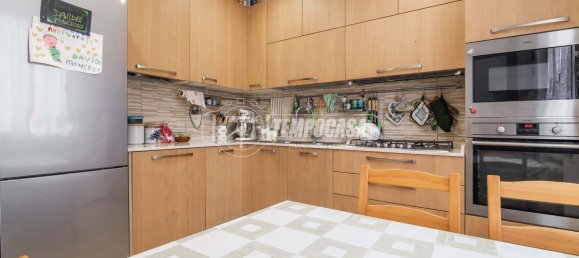 3 Schlafzimmer Wohnung in Saronno, Italy, Nr. 348716 8