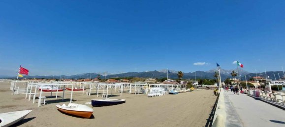 4 bedrooms Villa in Forte dei Marmi, Italy No. 36516 13